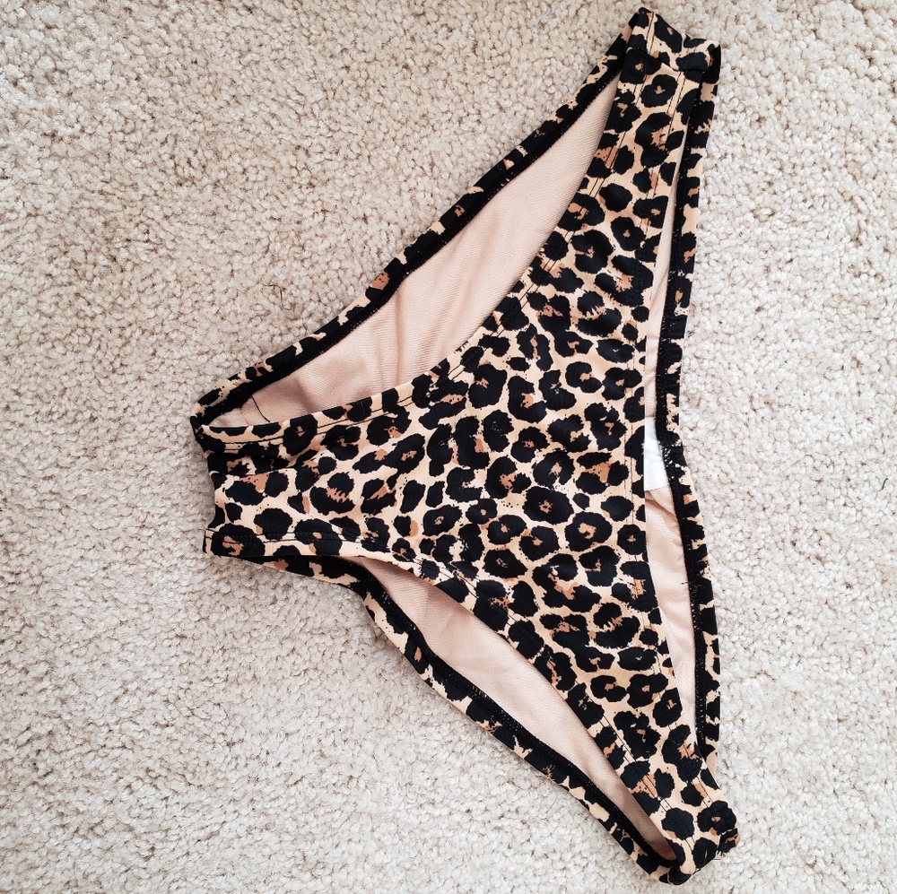 Cheeky bikini bottoms